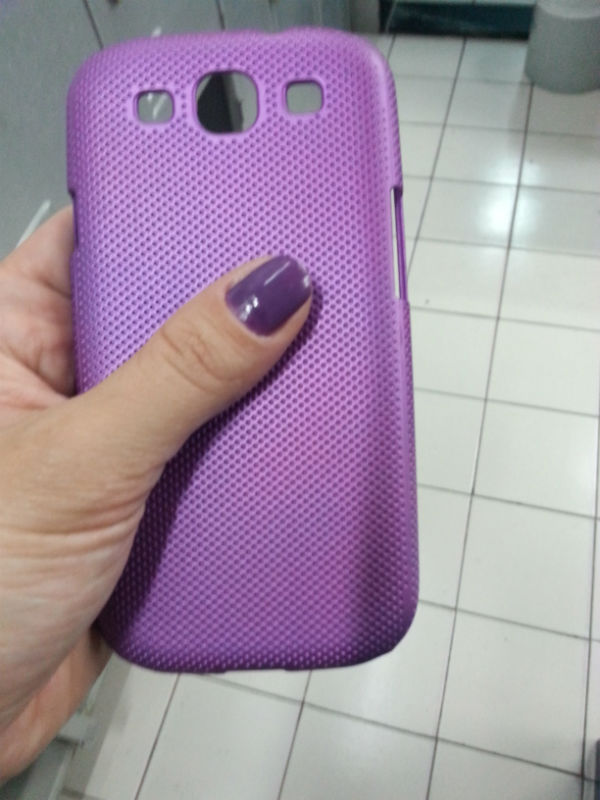radiant orchid pantone capa celular Lu Caram
